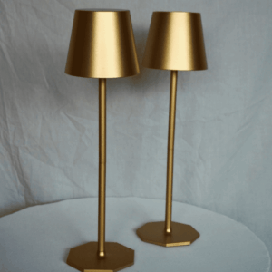 Lampe dorée – base hexagonale