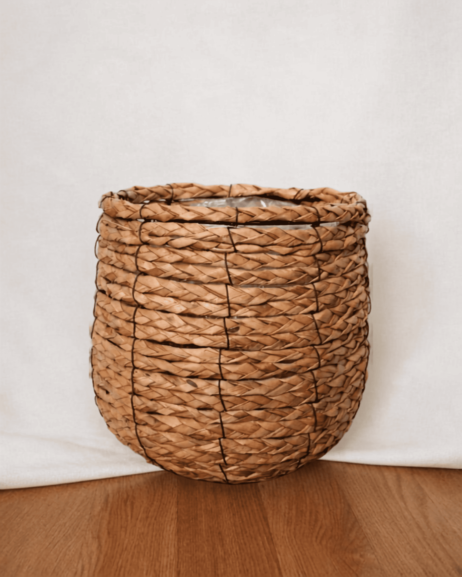Cache-pot en raphia